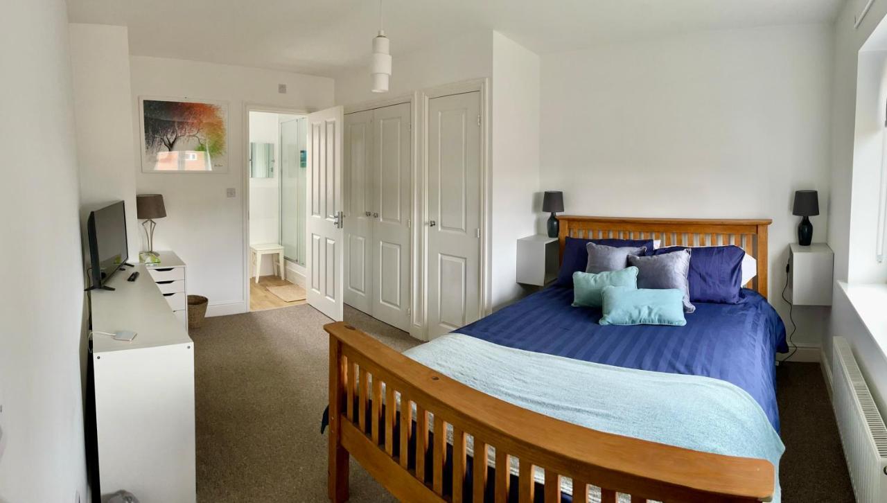 Stunning Large Detached Gloucester, 4 Beds, 3 Bedroom, 2 Bathroom Property, Nr Chelt, The Docks And Quays Sleeps 6 Bagian luar foto