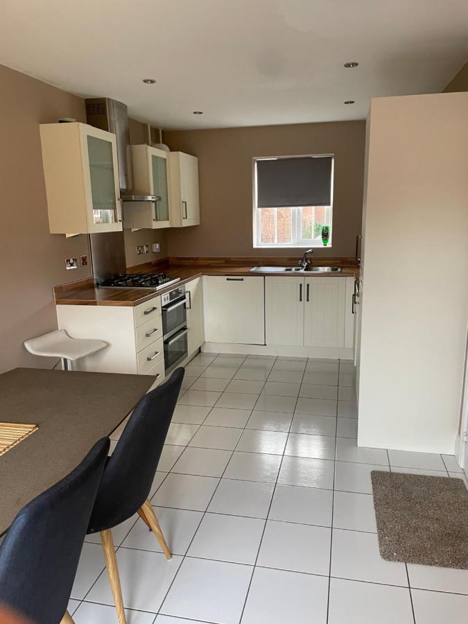 Stunning Large Detached Gloucester, 4 Beds, 3 Bedroom, 2 Bathroom Property, Nr Chelt, The Docks And Quays Sleeps 6 Bagian luar foto