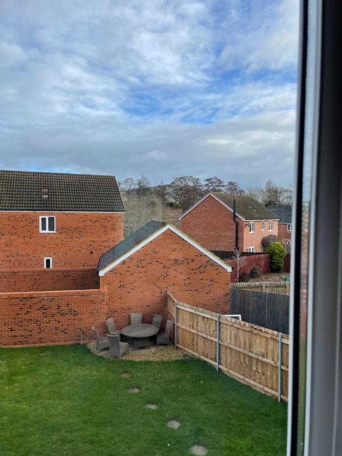 Stunning Large Detached Gloucester, 4 Beds, 3 Bedroom, 2 Bathroom Property, Nr Chelt, The Docks And Quays Sleeps 6 Bagian luar foto