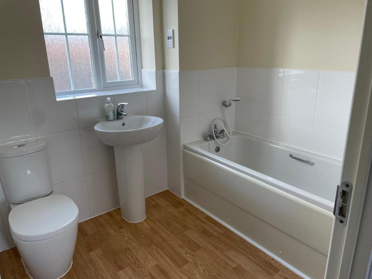 Stunning Large Detached Gloucester, 4 Beds, 3 Bedroom, 2 Bathroom Property, Nr Chelt, The Docks And Quays Sleeps 6 Bagian luar foto