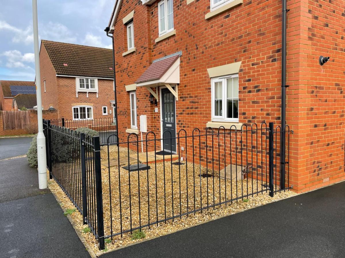 Stunning Large Detached Gloucester, 4 Beds, 3 Bedroom, 2 Bathroom Property, Nr Chelt, The Docks And Quays Sleeps 6 Bagian luar foto