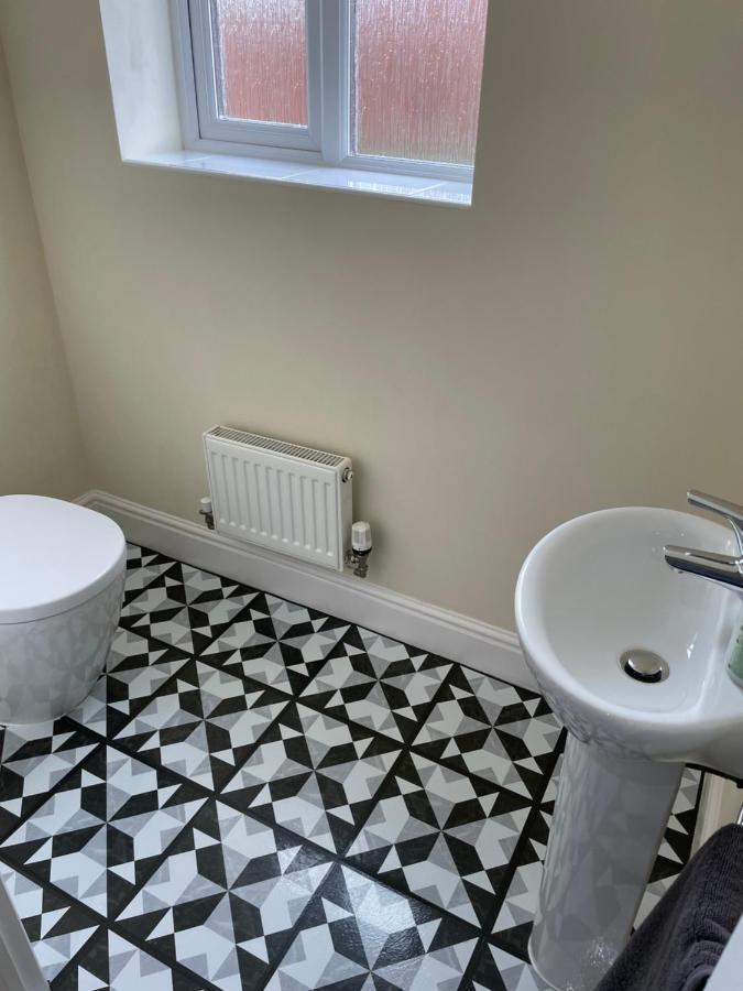 Stunning Large Detached Gloucester, 4 Beds, 3 Bedroom, 2 Bathroom Property, Nr Chelt, The Docks And Quays Sleeps 6 Bagian luar foto