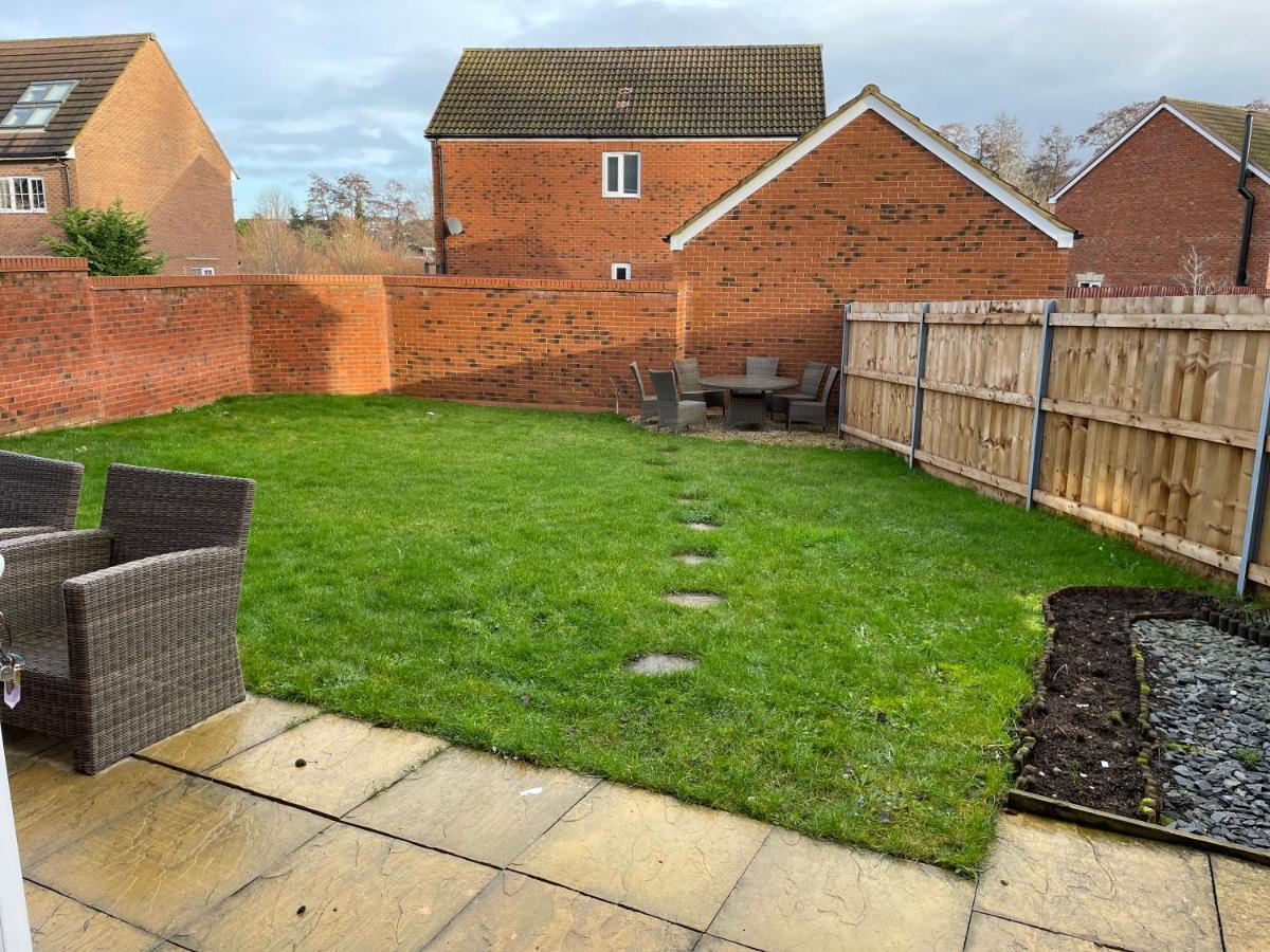 Stunning Large Detached Gloucester, 4 Beds, 3 Bedroom, 2 Bathroom Property, Nr Chelt, The Docks And Quays Sleeps 6 Bagian luar foto