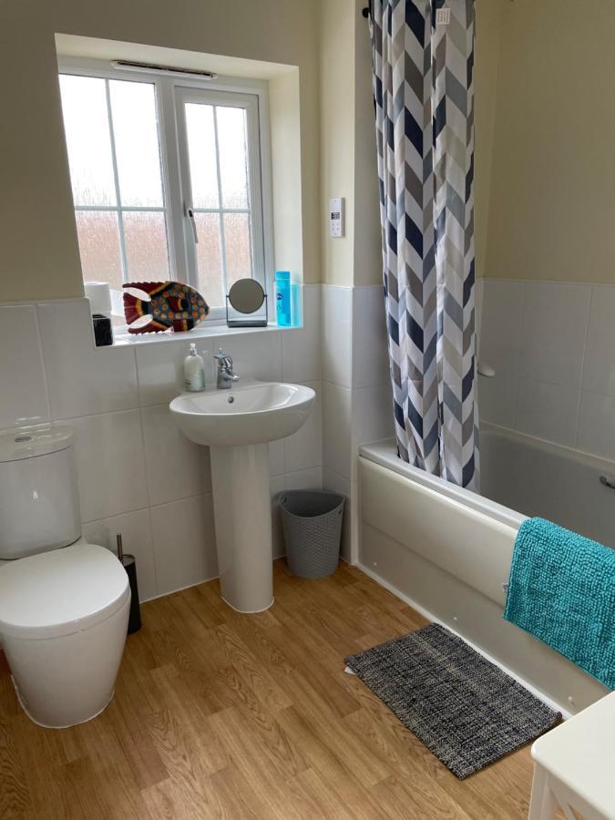 Stunning Large Detached Gloucester, 4 Beds, 3 Bedroom, 2 Bathroom Property, Nr Chelt, The Docks And Quays Sleeps 6 Bagian luar foto